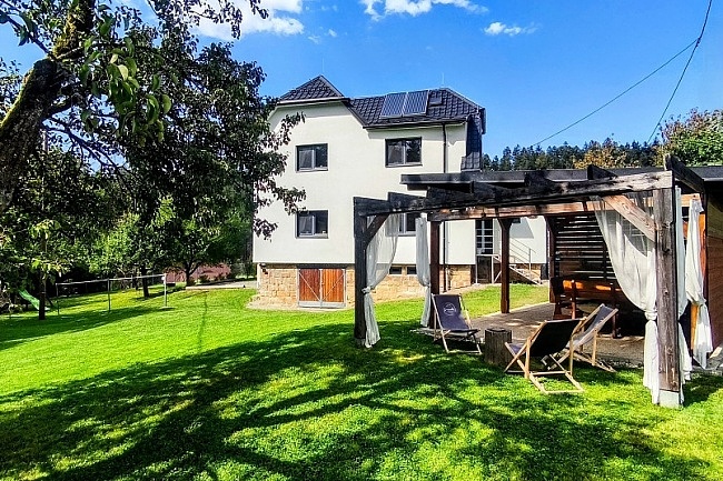 Chalupa s baz�nem u p�ehrady - Rali�ka - Beskydy