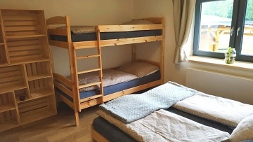 Chalupa s baz�nem u p�ehrady - Rali�ka - Beskydy