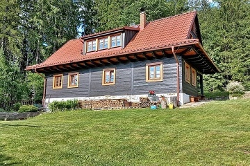 Vala�sk� roubenka s baz�nem - cyklostezka Be�va