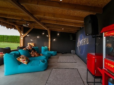 Rodinn� chata - dom�c� kino a v��ivka - Malenovice