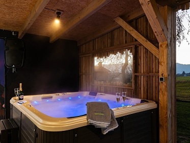 Rodinn� chata - dom�c� kino a v��ivka - Malenovice