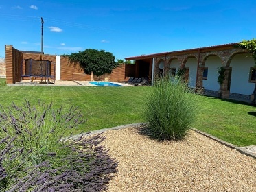 Chalupa s baz�nem - Mikulovsko - CHKO P�lava