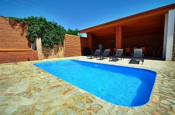 Chalupa s baz�nem - Mikulovsko - CHKO P�lava