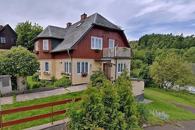 Chalupa u p�ehrady Fl�je - sauna a v��iv� sud