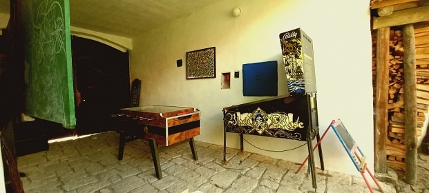 Jiho�esk� chalupa a uzav�en� dv�r - Slavonice