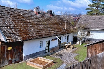 Chalupa u pramene �eky Odry - hrad Helf�t�n