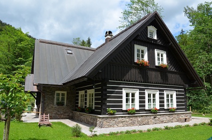 Chalupa Krkonoe - bazn a sauna - ern hora