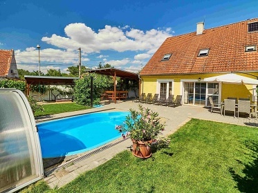 Chalupa s baznem - CHKO Plava - Nov Mlny