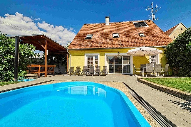 Chalupa s bazénem - CHKO Pálava - Nové Mlýny