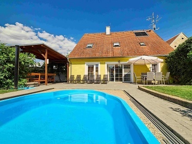 Chalupa s baznem - CHKO Plava - Nov Mlny