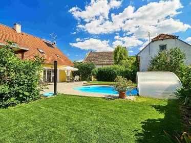 Chalupa s baznem - CHKO Plava - Nov Mlny