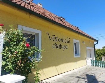 Chalupa s baznem - CHKO Plava - Nov Mlny