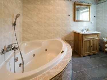 Chalupa s baznem - CHKO Plava - Nov Mlny