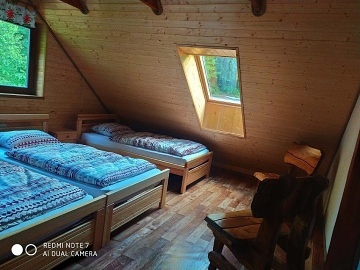 Chalupa s baznem - polosamota u lesa Beskydy