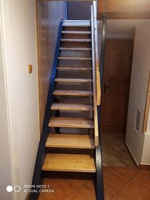 Chalupa s baznem - polosamota u lesa Beskydy