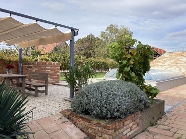 Vina�sk� dv�r Turna - chalupa Nov� Ml�ny - P�lava