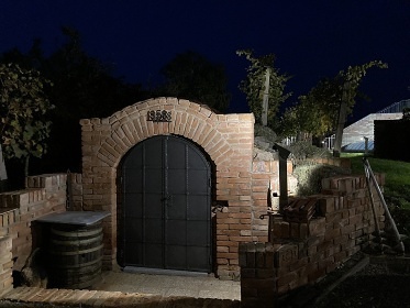 Chalupa baz�n a vinn� sklep - Nov� Ml�ny - P�lava