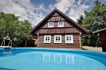 Rouben� chalupa s baz�nem - �esk� r�j