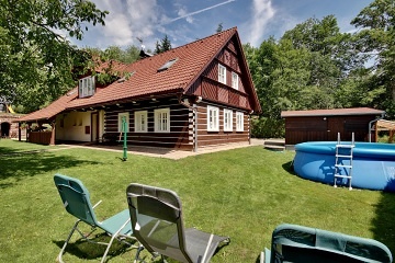 Rouben� chalupa s baz�nem - �esk� r�j