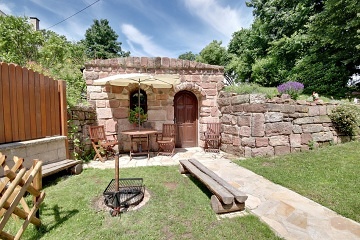 Rouben� chalupa s baz�nem - �esk� r�j