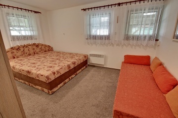 Rouben� chalupa s baz�nem - �esk� r�j