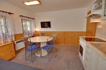 Rouben� chalupa s baz�nem - �esk� r�j