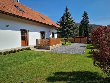 Chalupa Studce - Loučeň - zámek Loučeň
