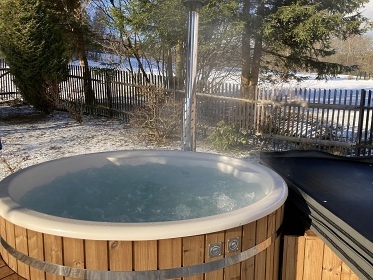 Chata s koupac�m sudem - Kru�n� hory - Merkl�n