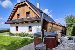 Nov� objekt: Vala�sk� chalupa - �pat� hory Radho�� - Pustevny 3M-141