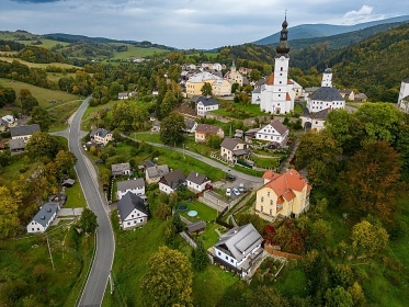 Chalupa s baz�nem - z�mek Kol�tejn - �er�k