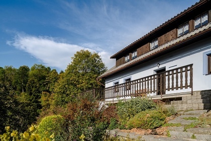 Chalupa s baz�nem - z�mek Kol�tejn - �er�k