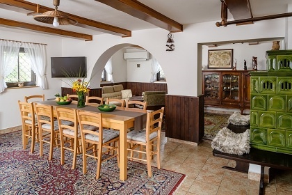 Chalupa s baz�nem - z�mek Kol�tejn - �er�k