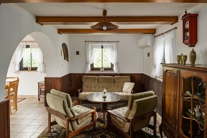 Chalupa s baz�nem - z�mek Kol�tejn - �er�k