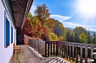 Nov� objekt: Chalupa s baz�nem - z�mek Kol�tejn - �er�k 2M-021