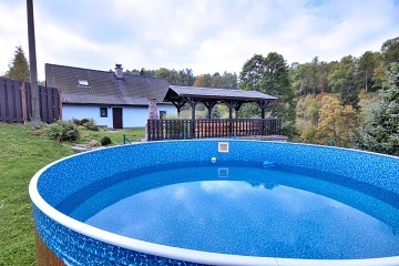 Chalupa s baz�nem - z�mek Kol�tejn - �er�k