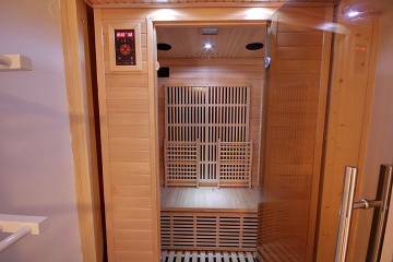 Chalupa s baz�nem - z�mek Kol�tejn - �er�k