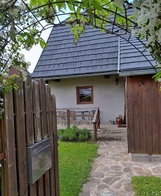 Chalupa s baz�nem - z�me�ek Karl�tejn - Vyso�ina