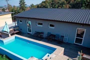Chata s bazénem u lesa - Klobouky u Brna