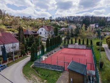 Chata s bazénem u lesa - Klobouky u Brna