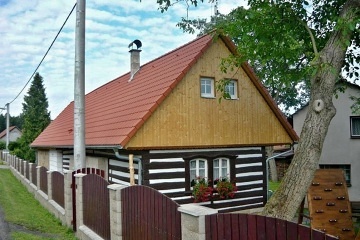 Chalupa s baz�nem - �ehrovsk� les - hrad Kost