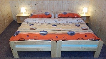 Chalupa s baz�nem - �ehrovsk� les - hrad Kost