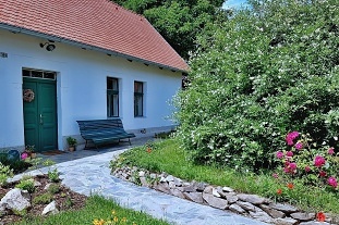 Chalupa CHKO Český kras - Mníšek pod Brdy