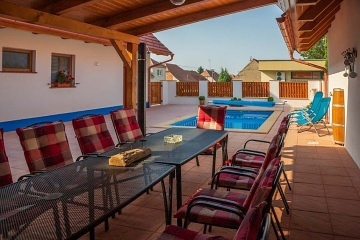 Chalupa s baz�nem - P�lavsk� vrchy - Nov� Ml�ny