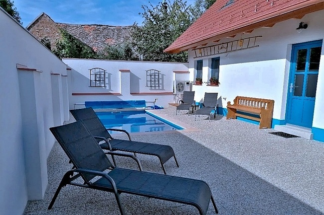 Chalupa a bazén - Pálavské vrchy - Nové Mlýny