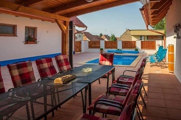 Chalupa a baz�n - P�lavsk� vrchy - Nov� Ml�ny