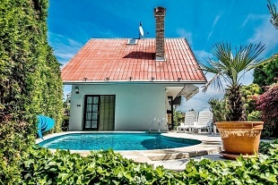 Nov� objekt: Chata s baz�nem u �eky Lu�nice - ji�n� �echy 2C-199