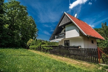 Chata s bazénem u řeky Lužnice - jižní Čechy