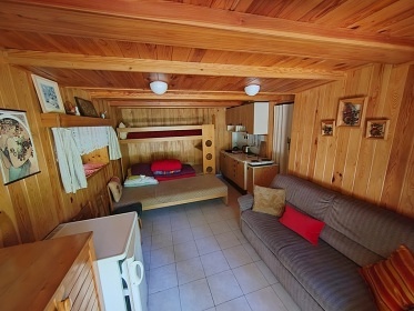 Chata u p�ehrady Vranov - hrad Corn�tejn a B�tov