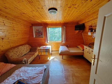 Chata u p�ehrady Vranov - hrad Corn�tejn a B�tov