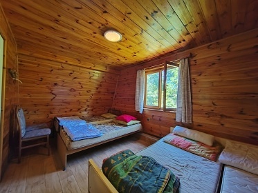 Chata u p�ehrady Vranov - hrad Corn�tejn a B�tov